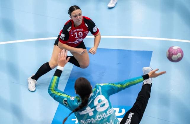 WOMEN S HANDBALL 2026–2027 3RD BUNDESLIGA, MATCHDAY 1: THC FRISCH AUF GÖPPINGEN ** FOR EDITORIAL PURPOSES ONLY ** EDITORIAL USE ONLY ** p 12 09 2026 Bad Langensalza Women’s Handball 1st Bundesliga Women’s Season 2026–2027 Salzhalle Matchday 3 Thüringer HC FRISCH AUF Göppingen in the photo: Sabrina Tröster 19 Thüringer HC in a duel with Natalia Krupa 48 FRISCH AUF Göppingen Germany Thuringia Bad Langensalza Copyright SaschaxFromm Copyright: SaschaxFromm doc87kt92t9b861c0sznf99 ,EDITORIAL USE ONLY Copyright: SaschaxFromm