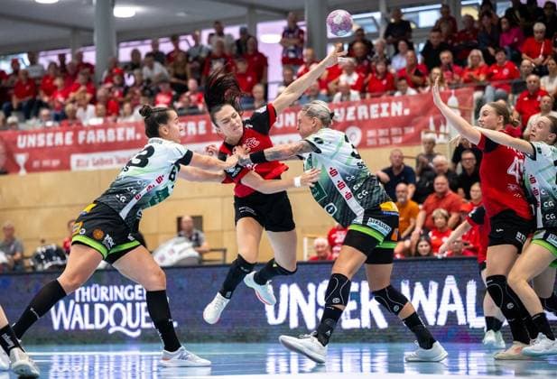 WOMEN S HANDBALL 2026–2027 3RD BUNDESLIGA, MATCHDAY 1: THC FRISCH AUF GÖPPINGEN ** FOR EDITORIAL PURPOSES ONLY ** EDITORIAL USE ONLY ** p 12 09 2026 Bad Langensalza Women’s Handball 1st Bundesliga Women’s Season 2026–2027 Salzhalle Matchday 3 Thüringer HC FRISCH AUF Göppingen in the photo by Jana Scheib 20 Thüringer HC in a duel with Stephanie Elies 63 FRISCH AUF Göppingen and Luisa Schulze 33 FRISCH AUF Göppingen Germany Thuringia Bad Langensalza Copyright SaschaxFromm Copyright: SaschaxFromm doc87kt6blydeh1h728lf14 ,EDITORIAL USE ONLY Copyright: SaschaxFromm