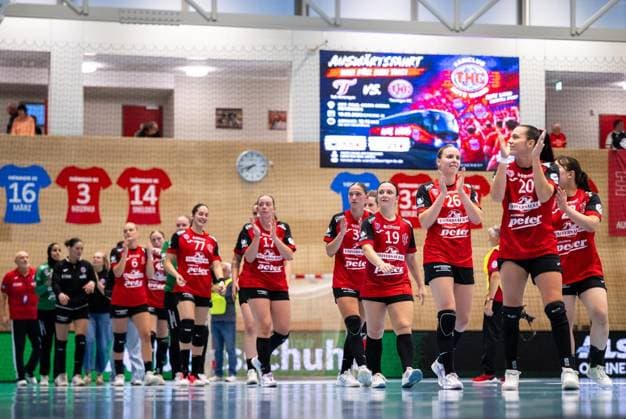 WOMEN S HANDBALL 2026–2027 3RD BUNDESLIGA, MATCHDAY 1: THC FRISCH AUF GÖPPINGEN ** FOR EDITORIAL USE ONLY ** ** p 12 09 2026 Bad Langensalza Women’s Handball 1st Bundesliga Women’s Season 2026–2027 Salzhalle Matchday 3 Thüringer HC FRISCH AUF Göppingen In the photo: The THC women celebrate their victory with the fans Germany Thuringia Bad Langensalza Copyright SaschaxFromm Copyright: SaschaxFromm doc87kt2ov7ew5ztx50f08 ,EDITORIAL USE ONLY Copyright: SaschaxFromm