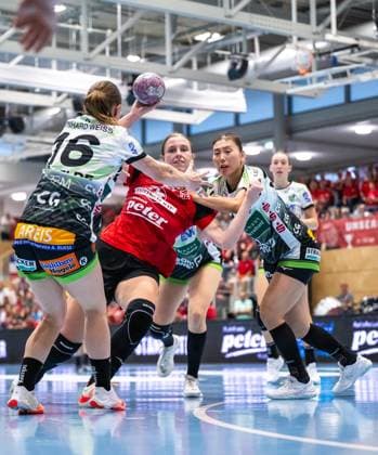 WOMEN S HANDBALL 2026–2027 3RD BUNDESLIGA, MATCHDAY 1: THC FRISCH AUF GÖPPINGEN ** FOR EDITORIAL PURPOSES ONLY ** EDITORIAL USE ONLY ** p 12 09 2026 Bad Langensalza Women’s Handball 1st Bundesliga Women’s Season 2026–2027 Salzhalle Matchday 3 Thüringer HC FRISCH AUF Göppingen in the photo: Jolina Huhnstock 45 Thüringer HC in a duel with Mariel ten Velde 16 FRISCH AUF Göppingen Germany Thuringia Bad Langensalza Copyright SaschaxFromm Copyright: SaschaxFromm doc87kt3kvizas1gk082v0o ,EDITORIAL USE ONLY Copyright: SaschaxFromm