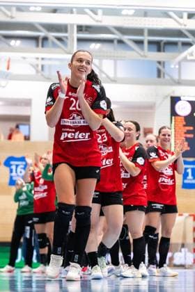 WOMEN S HANDBALL 2026–2027 3RD BUNDESLIGA 1ST MATCHDAY THC FRISCH AUF GÖPPINGEN ** FOR EDITORIAL PURPOSES ONLY ** EDITORIAL USE ONLY ** p 12 09 2026 Bad Langensalza Women’s Handball 1st Bundesliga Women’s Season 2026–2027 Salzhalle Matchday 3 Thüringer HC FRISCH AUF Göppingen In the photo: the THC women celebrate their victory with the fans Germany Thuringia Bad Langensalza Copyright SaschaxFromm Copyright: SaschaxFromm doc87kt1lj310jgk2sguu4 ,EDITORIAL USE ONLY Copyright: SaschaxFromm