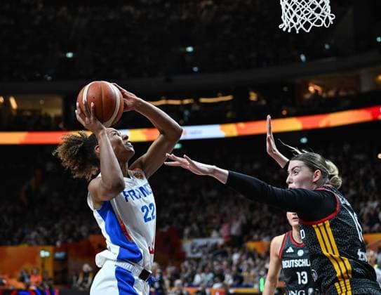 (260913) -- BERLIN, Sept. 13, 2026 -- Marieme Badiane (L) of France shoots during the semifinal match between France and Germany at the FIBA Women s Basketball World Cup 2026 in Berlin, Germany, Sept. 12, 2026. ) (SP)GERMANY-BERLIN-BASKETBALL-WOMEN S WORLD CUP-SEMIFINAL-FRA VS GER ZhangxHaofu 