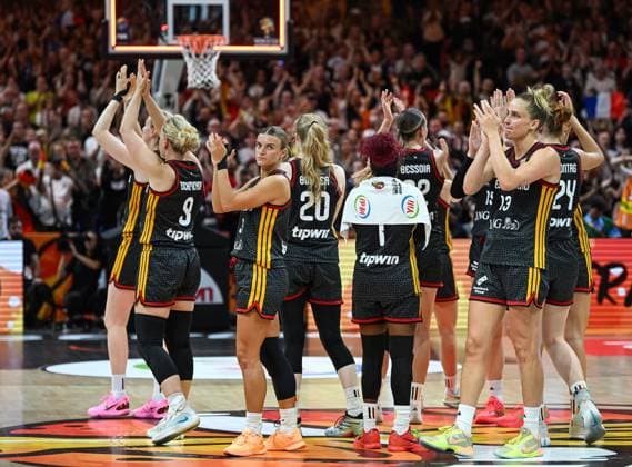 (260913) -- BERLIN, Sept. 13, 2026 -- Players of Germany greet the spectators after the semifinal match between France and Germany at the FIBA Women s Basketball World Cup 2026 in Berlin, Germany, Sept. 12, 2026. ) (SP)GERMANY-BERLIN-BASKETBALL-WOMEN S WORLD CUP-SEMIFINAL-FRA VS GER ZhangxHaofu 