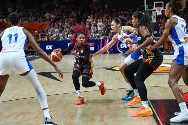 (260913) -- BERLIN, Sept. 13, 2026 -- Alexis Peterson (2nd L) of Germany competes during the semifinal match between France and Germany at the FIBA Women s Basketball World Cup 2026 in Berlin, Germany, Sept. 12, 2026. ) (SP)GERMANY-BERLIN-BASKETBALL-WOMEN S WORLD CUP-SEMIFINAL-FRA VS GER ZhangxHaofu 