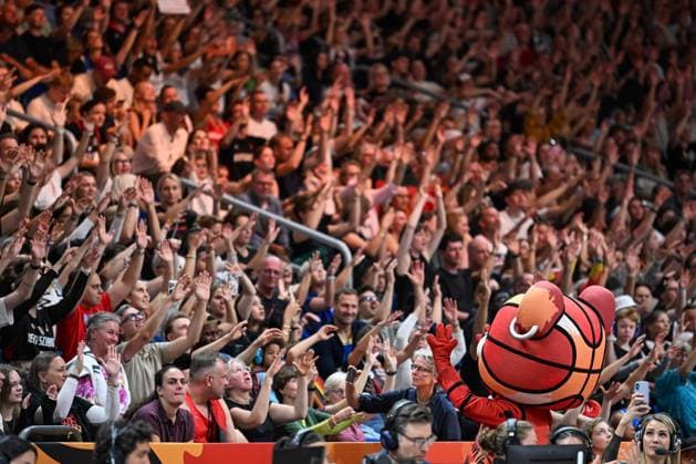 (260913) -- BERLIN, Sept. 13, 2026 -- A mascot interactive with spectators during the semifinal match between France and Germany at the FIBA Women s Basketball World Cup 2026 in Berlin, Germany, Sept. 12, 2026. ) (SP)GERMANY-BERLIN-BASKETBALL-WOMEN S WORLD CUP-SEMIFINAL-FRA VS GER ZhangxHaofu 