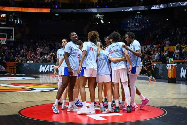 (260913) -- BERLIN, Sept. 13, 2026 -- Players of France gather bofore the semifinal match between France and Germany at the FIBA Women s Basketball World Cup 2026 in Berlin, Germany, Sept. 12, 2026. ) (SP)GERMANY-BERLIN-BASKETBALL-WOMEN S WORLD CUP-SEMIFINAL-FRA VS GER ZhangxHaofu 