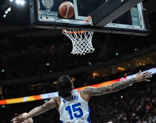 (260913) -- BERLIN, Sept. 13, 2026 -- Gabby Williams of France goes for a layup during the semifinal match between France and Germany at the FIBA Women s Basketball World Cup 2026 in Berlin, Germany, Sept. 12, 2026. ) (SP)GERMANY-BERLIN-BASKETBALL-WOMEN S WORLD CUP-SEMIFINAL-FRA VS GER ZhangxHaofu 