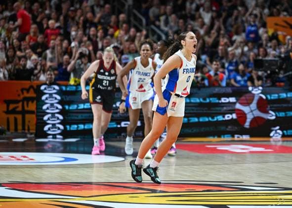 (260913) -- BERLIN, Sept. 13, 2026 -- Carla Leite of France celebrates a three pionter during the semifinal match between France and Germany at the FIBA Women s Basketball World Cup 2026 in Berlin, Germany, Sept. 12, 2026. ) (SP)GERMANY-BERLIN-BASKETBALL-WOMEN S WORLD CUP-SEMIFINAL-FRA VS GER ZhangxHaofu 