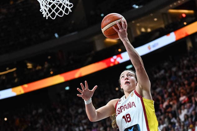 (260913) -- BERLIN, Sept. 13, 2026 -- Alicia Florez of Spain goes for a layup during the semifinal match between the United States and Spain at the FIBA Women s Basketball World Cup 2026 in Berlin, Germany, Sept. 12, 2026. ) (SP)GERMANY-BERLIN-BASKETBALL-WOMEN S WORLD CUP-SEMIFINAL-USA VS ESP ZhangxHaofu 
