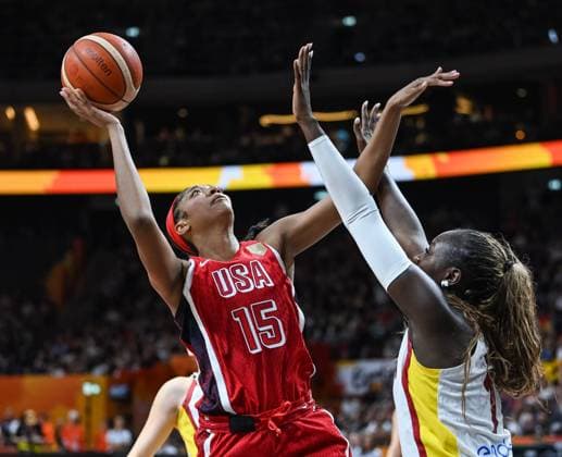 (260913) -- BERLIN, Sept. 13, 2026 -- Angel Reese (L) of the United States shoots during the semifinal match between the United States and Spain at the FIBA Women s Basketball World Cup 2026 in Berlin, Germany, Sept. 12, 2026. ) (SP)GERMANY-BERLIN-BASKETBALL-WOMEN S WORLD CUP-SEMIFINAL-USA VS ESP ZhangxHaofu 