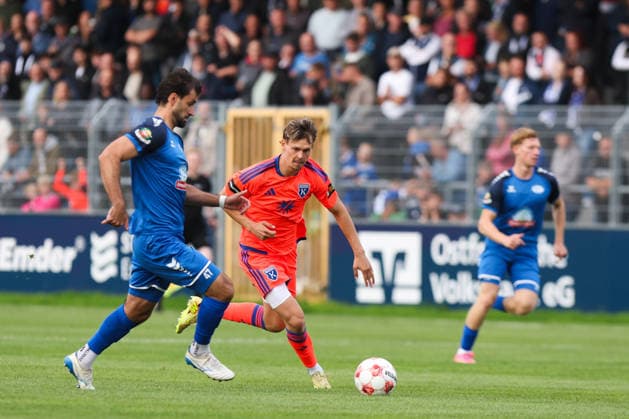 September 12, 2026, Soccer, Men s, Regionalliga Nord, Matchday 8, BSV Kickers Emden vs. SSV Jeddeloh II Nick Stepantsev (orange, 39) of BSV Kickers Emden in a tackle with Gazi Siala (47) of SSV Jeddeloh II