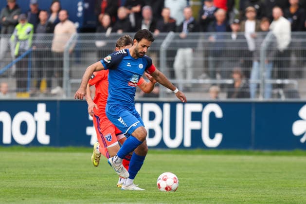 September 12, 2026, Soccer, Men s, Regionalliga Nord, Matchday 8, BSV Kickers Emden vs. SSV Jeddeloh II Nick Stepantsev (orange, 39) of BSV Kickers Emden in a tackle with Gazi Siala (47) of SSV Jeddeloh II