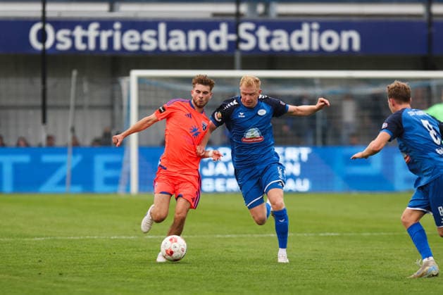 September 12, 2026, Soccer, Men s, Regionalliga Nord, Matchday 8, BSV Kickers Emden vs. SSV Jeddeloh II Bogdan Shubin (orange, No. 8) of BSV Kickers Emden in a tackle with Robin Krolikowski (No. 16) of SSV Jeddeloh II