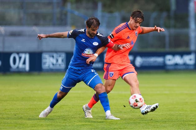 September 12, 2026, Soccer, Men s, Regionalliga Nord, Matchday 8, BSV Kickers Emden vs. SSV Jeddeloh II, Ole Kühling (orange, 34) of BSV Kickers Emden in a tackle with Gazi Siala (47) of SSV Jeddeloh II