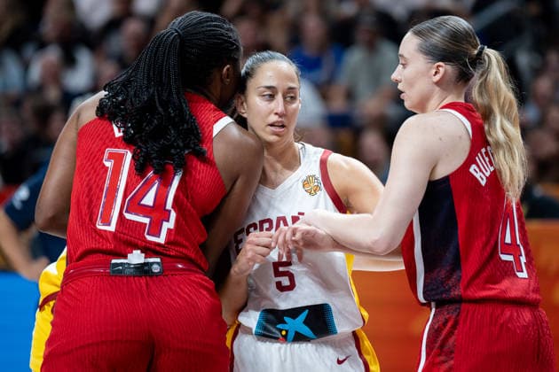 Spain v USA: Semifinal - FIBA Women s Basketball World Cup Germany 2026 Paige Bueckers, Maite Cazorla and Aliyah Boston play during the FIBA Women s Basketball World Cup 2026 semi-finals match between Spain and the United States in Berlin, Germany, on September 12, 2026. Berlin Germany  Copyright: xMarcinxGolbax originalFilename:golba-spainvus260912_npAl5.jpg