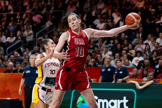 Spain v USA: Semifinal - FIBA Women s Basketball World Cup Germany 2026 Breanna Stewart plays during the FIBA Women s Basketball World Cup 2026 semi-finals match between Spain and the United States in Berlin, Germany, on September 12, 2026. Berlin Germany  Copyright: xMarcinxGolbax originalFilename:golba-spainvus260912_npdnv.jpg