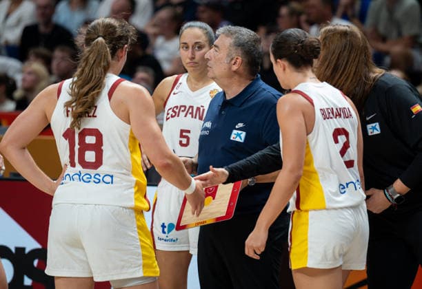 Spain v USA: Semifinal - FIBA Women s Basketball World Cup Germany 2026 Miguel Mendez, head coach of the Spain national team, Nationalteam is seen during the FIBA Women s Basketball World Cup 2026 semi-finals match between Spain and the United States in Berlin, Germany, on September 12, 2026. Berlin Germany  Copyright: xMarcinxGolbax originalFilename:golba-spainvus260912_npgmk.jpg