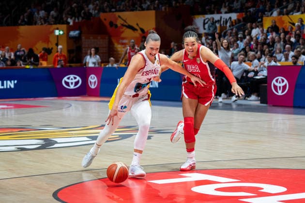 Spain v USA: Semifinal - FIBA Women s Basketball World Cup Germany 2026 Raquel Carrera and Napheesa Collier play during the FIBA Women s Basketball World Cup 2026 semi-finals match between Spain and the United States in Berlin, Germany, on September 12, 2026. Berlin Germany  Copyright: xMarcinxGolbax originalFilename:golba-spainvus260912_nphjP.jpg