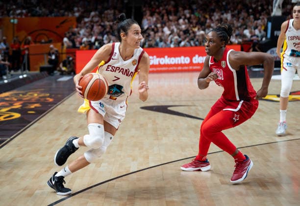 Spain v USA: Semifinal - FIBA Women s Basketball World Cup Germany 2026 Alba Torrens and Chelsea Gray play during the FIBA Women s Basketball World Cup 2026 semi-finals match between Spain and the United States in Berlin, Germany, on September 12, 2026. Berlin Germany  Copyright: xMarcinxGolbax originalFilename:golba-spainvus260912_npOgC.jpg