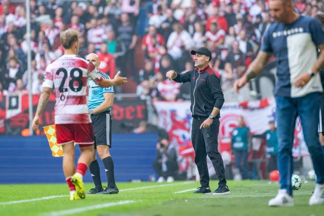 Sascha Risch of Fortuna Düsseldorf, 28, calls for the ball for a throw-in; Alexander Ende, coach of Fortuna Düsseldorf, concentrates on coaching. Fortuna Düsseldorf vs. MSV Duisburg, soccer, 3. Liga, Matchday 05, 2026–27 season, September 12, 2026, DFL regulations prohibit any use of photographs as image sequences and or quasi-video. Fortuna Düsseldorf vs. MSV Duisburg, soccer, 3. Liga, Matchday 5, 2026–27 season, September 12, 2026, Düsseldorf Copyright: xEibner-Pressefoto LukasxBaldygax EP_LBA