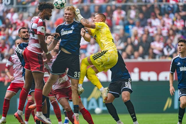 Aerial duel following a corner kick, from the left side of the image: Rasim Bulic (MSV Duisburg, 06) and Elias Egouli (Fortuna Düsseldorf, 44) head the ball; Peter Remmert (MSV Duisburg, 39) is struck in the face with a fist by Max Braune (MSV Duisburg, 01, in Fortuna Düsseldorf vs. MSV Duisburg, soccer, 3rd Division, Matchday 05, 2026–27 season, September 12, 2026, DFL regulations prohibit any use of photographs as image sequences and or quasi-video, Fortuna Düsseldorf vs. MSV Duisburg, soccer, 3rd Division, Matchday 5, 2026–27 season, September 12, 2026, Düsseldorf Copyright: xEibner-Pressefoto LukasxBaldygax EP_LBA