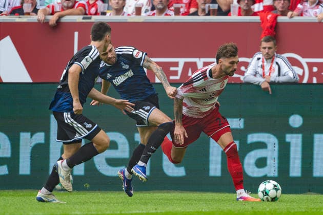 Joshua Bitter (MSV Duisburg, 29) pulls and tugs at the jersey of Fabian Schleusener (Fortuna Düsseldorf, 24), who has the ball. Fortuna Düsseldorf vs. MSV Duisburg, soccer, 3rd Division, Matchday 5, 2026–27 season, December 9, 2026, DFL regulations prohibit any use of photographs as image sequences and or quasi-video. Fortuna Düsseldorf vs. MSV Duisburg, soccer, 3. Liga, Matchday 5, 2026–27 season, September 12, 2026, Düsseldorf Copyright: xEibner-Pressefoto LukasxBaldygax EP_LBA