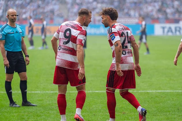 Patrick Schwenger, referee; Eric Hottmann (Fortuna Düsseldorf, No. 09) and Fabian Schleusener (Fortuna Düsseldorf, No. 24) look each other in the eye—both goal scorers in the Fortuna Düsseldorf vs. MSV Duisburg soccer match, 3. Liga, Matchday 05, 2026–27 season, September 12, 2026, DFL regulations prohibit any use of photographs as image sequences and or quasi-video. Fortuna Düsseldorf vs. MSV Duisburg, soccer, 3. Liga, Matchday 5, 2026–27 season, September 12, 2026, Düsseldorf Copyright: xEibner-Pressefoto LukasxBaldygax EP_LBA
