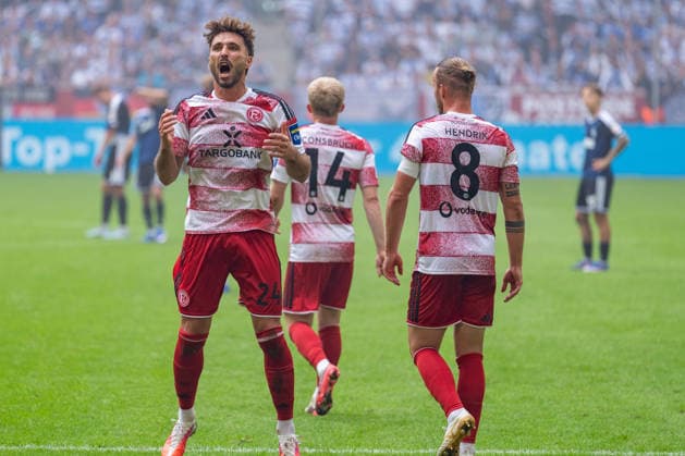 Fabian Schleusener (Fortuna Düsseldorf, 24) celebrates with fans after scoring the winning goal; Jomaine Consbruch (Fortuna Düsseldorf, 14); Jorrit Hendrix (Fortuna Düsseldorf, 08 Fortuna Düsseldorf vs. MSV Duisburg, Soccer, 3rd Division, Matchday 5, 2026–27 Season, September 12, 2026, DFL regulations prohibit any use of photographs as image sequences and or quasi-video. Fortuna Düsseldorf vs. MSV Duisburg, soccer, 3. Liga, Matchday 5, 2026–27 season, September 12, 2026, Düsseldorf Copyright: xEibner-Pressefoto LukasxBaldygax EP_LBA