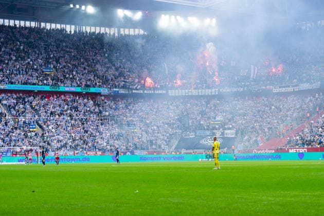 Max Braune, MSV Duisburg; in the background, the MSV Duisburg fan section with fire and smoke, flares. Fortuna Düsseldorf vs. MSV Duisburg, soccer, 3rd Division, Matchday 5, 2026–27 season, September 12, 2026, DFL regulations prohibit any use of photographs as image sequences and or quasi-video. Fortuna Düsseldorf vs. MSV Duisburg, soccer, 3. Liga, Matchday 5, 2026–27 season, September 12, 2026, Düsseldorf Copyright: xEibner-Pressefoto LukasxBaldygax EP_LBA