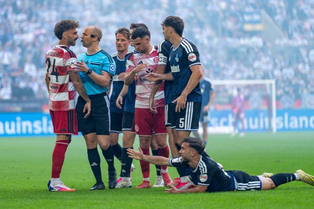 Fabian Schleusener of Fortuna Düsseldorf, No. 24, is held back by referee Patrick Schwenger; Christian Viet of MSV Duisburg, No. 10, joins the fray; Yassine Bouchama of Fortuna Düsseldorf, No. 05, and Rasim Bulic of MSV Duisburg, 06, Tobias Fleckstein (MSV Duisburg), 05, Can Coskun (MSV Duisburg, 27) is lying on the ground and gesturing; Emotion: Fortuna Düsseldorf vs. MSV Duisburg, Soccer, 3rd Division, Matchday 05, 2026–27 Season, September 12, 2026, DFL regulations prohibit any use of photographs as image sequences and or quasi-video, Fortuna Düsseldorf vs. MSV Duisburg, soccer, 3rd League, Matchday 5, 2026–27 season, September 12, 2026, Düsseldorf Copyright: xEibner-Pressefoto LukasxBaldygax EP_LBA