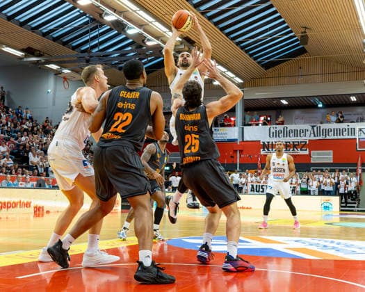 Till Gloger, GIESSEN 46ers, 18; Nighael Ceaser, NINERS Chemnitz, 22; Benjamin Burnham, NINERS Chemnitz, 25; Viktor Kovacevic, GIESSEN 46ers, 25, Giessen 46ers vs. Niners Chemnitz, Basketball, Netto BBL Cup, DBB Cup, Matchday 1, 2026–2027 Season, September 12, 2026 Giessen 46ers vs. Niners Chemnitz, Basketball, Netto BBL Cup, DBB Cup, Matchday 1, 2026–2027 Season, September 12, 2026 Ostpreussenviertel Copyright: xEibner-Pressefoto JoergxHeinrichx EP_JHR