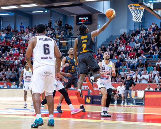 Alexander Williams, GIESSEN 46ers, 06; Stefan Smith, NINERS Chemnitz, 02; Viktor Kovacevic, GIESSEN 46ers, 25; Giessen 46ers vs. Niners Chemnitz, Basketball, Netto BBL Cup, DBB Cup, Matchday 1, 2026–2027 Season, September 12, 2026 Giessen 46ers vs Niners Chemnitz, Basketball, Netto BBL Cup, DBB Cup, Matchday 1, 2026–2027 Season, September 12, 2026, Ostpreussenviertel Copyright: xEibner-Pressefoto JoergxHeinrichx EP_JHR