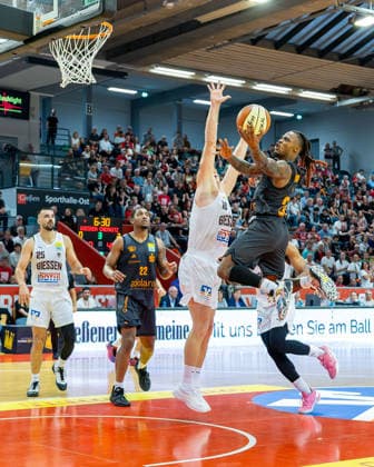 Viktor Kovacevic, GIESSEN 46ers, 25; Nighael Ceaser, NINERS Chemnitz, 22; Till Gloger, GIESSEN 46ers, 18, Cobe Williams, NINERS Chemnitz, 24, Giessen 46ers vs. Niners Chemnitz, Basketball, Netto BBL Cup, DBB Cup, Matchday 1, 2026–2027 season, September 12, 2026 Giessen 46ers vs. Niners Chemnitz, Basketball, Netto BBL Cup, DBB Cup, Matchday 1, 2026–2027 Season, September 12, 2026 Ostpreussenviertel Copyright: xEibner-Pressefoto JoergxHeinrichx EP_JHR