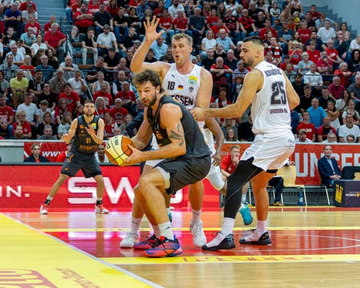 Mateo Seric, NINERS Chemnitz, 21, Benjamin Burnham, NINERS Chemnitz, 25, Till Gloger, GIESSEN 46ers, 18, Viktor Kovacevic GIESSEN 46ers, 25, Giessen 46ers vs. Niners Chemnitz, Basketball, Netto BBL Cup, DBB Cup, Matchday 1, 2026–2027 Season, September 12, 2026 Giessen 46ers vs. Niners Chemnitz, Basketball, Netto BBL Cup, DBB Cup, Matchday 1, 2026–2027 Season, September 12, 2026 Ostpreussenviertel Copyright: xEibner-Pressefoto JoergxHeinrichx EP_JHR