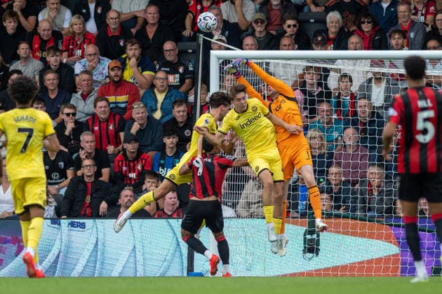 AFC Bournemouth v Brentford, Premier League Caoimhin Kelleher punches the ball away during the AFC Bournemouth v Brentford Premier League match at Vitality Stadium, Bournemouth, England on 12 September 2026 Credit: Andy Thomas Every Second Media Editorial use only. All images are copyright Every Second Media Limited. No images may be reproduced without prior permission. All rights reserved. Premier League and Football League images are subject to licensing agreements with Football DataCo Limited. see https: www.football-dataco.com Copyright: xIMAGO EveryxSecondxMediax ESM-2160-0055 AndyxThomasx xEveryxSecondxMediax