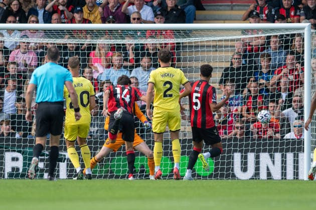 AFC Bournemouth v Brentford, Premier League Antonio Silva shoots at goal during the AFC Bournemouth v Brentford Premier League match at Vitality Stadium, Bournemouth, England on 12 September 2026 Credit: Andy Thomas Every Second Media Editorial use only. All images are copyright Every Second Media Limited. No images may be reproduced without prior permission. All rights reserved. Premier League and Football League images are subject to licensing agreements with Football DataCo Limited. see https: www.football-dataco.com Copyright: xIMAGO EveryxSecondxMediax ESM-2160-0064 AndyxThomasx xEveryxSecondxMediax