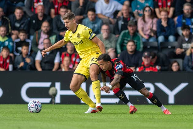 AFC Bournemouth v Brentford, Premier League Justin Kluivert and Vitaly Janelt battle for the ball during the AFC Bournemouth v Brentford Premier League match at Vitality Stadium, Bournemouth, England on 12 September 2026 Credit: Andy Thomas Every Second Media Editorial use only. All images are copyright Every Second Media Limited. No images may be reproduced without prior permission. All rights reserved. Premier League and Football League images are subject to licensing agreements with Football DataCo Limited. see https: www.football-dataco.com Copyright: xIMAGO EveryxSecondxMediax ESM-2160-0065 AndyxThomasx xEveryxSecondxMediax
