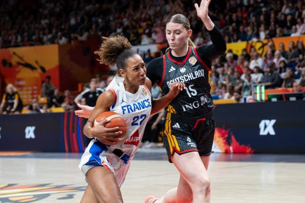 France V Germany: Semi-Finals - FIBA Women s Basketball World Cup Germany 2026 Marieme Badiane and Luisa Geiselsoder play during the FIBA Women s Basketball World Cup 2026 semi-finals match between France and Germany in Berlin, Germany, on September 12, 2026. Berlin Germany  Copyright: xMarcinxGolbax originalFilename:golba-francevg260912_nptWC.jpg