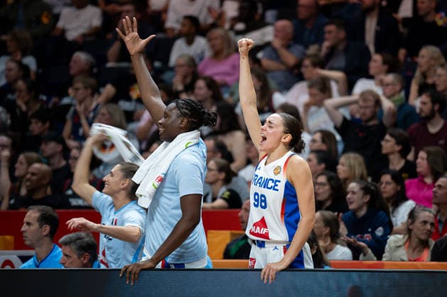 France V Germany: Semi-Finals - FIBA Women s Basketball World Cup Germany 2026 Pauline Astier and Aminata Gueye celebrate after scoring a point during the FIBA Women s Basketball World Cup 2026 semi-finals match between France and Germany in Berlin, Germany, on September 12, 2026. Berlin Germany  Copyright: xMarcinxGolbax originalFilename:golba-francevg260912_npw1p.jpg
