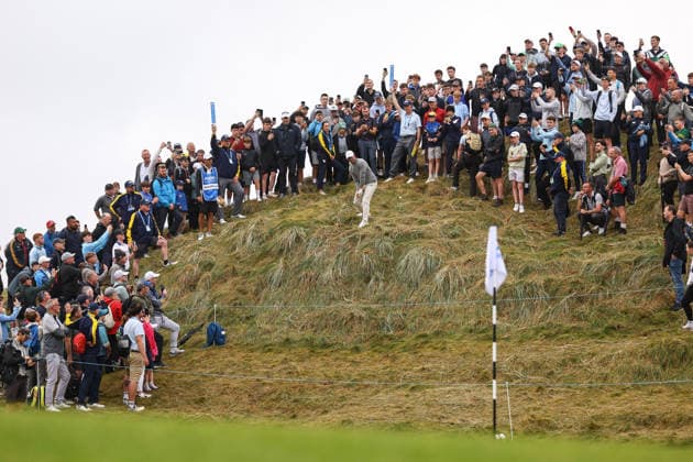 2026 Amgen Irish Open - Fourth Round, Trump International Golf Links, Doonbeg 13 9 2026 Rory McIlroy plays from the rough on the third green Rory McIlroy plays from the rough on the third green 13 9 2026  Copyright: xx BB2_9250