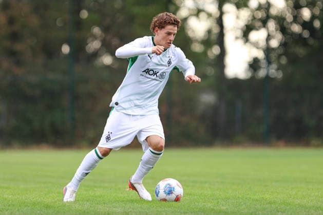 Simon Neugebauer of Borussia Mönchengladbach in action, on the ball, making a solo run during the A-Junior Bundesliga match between SV Elversberg and Borussia Mönchengladbach at Jungenwald on September 13, 2026, in Püttlingen, Germany. Photo by Oliver Kaelke, DeFodi Images. Simon Neugebauer of Borussia Mönchengladbach controls the ball during the Bundesliga match between SV Elversberg and Borussia Mönchengladbach at am Jungenwald on September 13, 2026 in Puettlingen, Germany. Photo by Oliver Kaelke, DeFodi Images. DFB and DFL regulations prohibit any use of photographs as image sequences and or quasi-video. Photo by Oliver Kaelke, DeFodi Images.