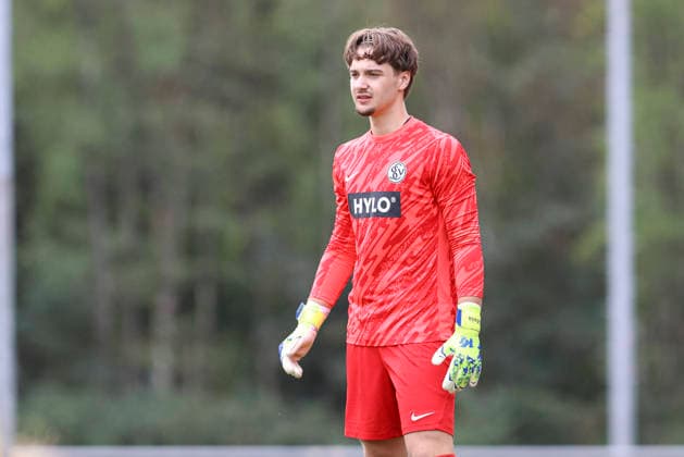 SV Elversberg goalkeeper Florian Brueck looks on during the A-Junior Bundesliga match between SV Elversberg and Borussia Mönchengladbach at Jungenwald in Puettlingen on September 13, 2026, Germany. Photo by Oliver Kaelke, DeFodi Images. Goalkeeper Florian Brueck of SV Elversberg looks on during the Bundesliga match between SV Elversberg and Borussia Mönchengladbach at am Jungenwald on September 13, 2026 in Puettlingen, Germany. Photo by Oliver Kaelke, DeFodi Images. DFB and DFL regulations prohibit any use of photographs as image sequences and or quasi-video. Photo by Oliver Kaelke, DeFodi Images.