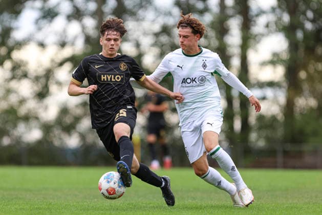 Robin Heydt of SV Elversberg and Simon Neugebauer of Borussia Mönchengladbach battle for the ball during the A-Junior Bundesliga match between SV Elversberg and Borussia Mönchengladbach at Jungenwald on September 13, 2026, in Puettlingen, Germany. Photo by Oliver Kaelke, DeFodi Images. Robin Heydt of SV Elversberg and Simon Neugebauer of Borussia Mönchengladbach battle for the ball during the Bundesliga match between SV Elversberg and Borussia Mönchengladbach at am Jungenwald on September 13, 2026 in Puettlingen, Germany. Photo by Oliver Kaelke, DeFodi Images. DFB and DFL regulations prohibit any use of photographs as image sequences and or quasi-video. Photo by Oliver Kaelke, DeFodi Images.