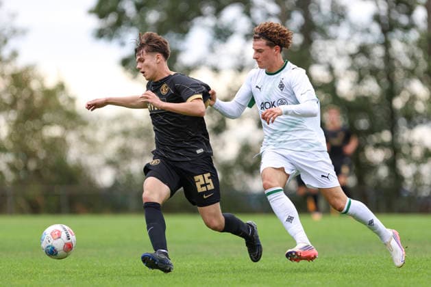 Robin Heydt of SV Elversberg and Simon Neugebauer of Borussia Mönchengladbach battle for the ball during the A-Junior Bundesliga match between SV Elversberg and Borussia Mönchengladbach at Jungenwald on September 13, 2026, in Puettlingen, Germany. Photo by Oliver Kaelke, DeFodi Images. Robin Heydt of SV Elversberg and Simon Neugebauer of Borussia Mönchengladbach battle for the ball during the Bundesliga match between SV Elversberg and Borussia Mönchengladbach at am Jungenwald on September 13, 2026 in Puettlingen, Germany. Photo by Oliver Kaelke, DeFodi Images. DFB and DFL regulations prohibit any use of photographs as image sequences and or quasi-video. Photo by Oliver Kaelke, DeFodi Images.