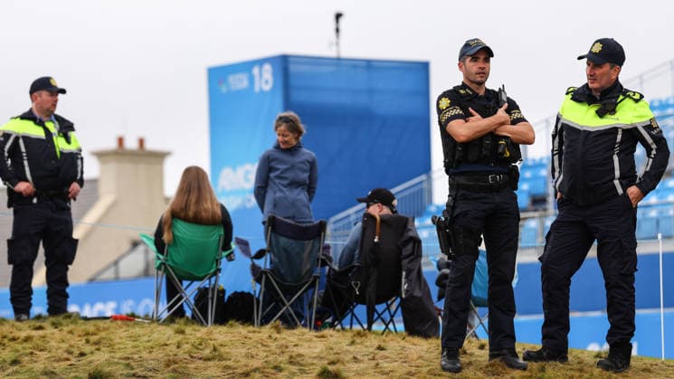 2026 Amgen Irish Open - Fourth Round, Trump International Golf Links, Doonbeg 13 9 2026 Armed Gardai and members of An Garda Siochana near eighteenth the green ahead of the day Armed Gardai and members of An Garda Siochana near eighteenth the green ahead of the day 13 9 2026  Copyright: xx BB2_9398