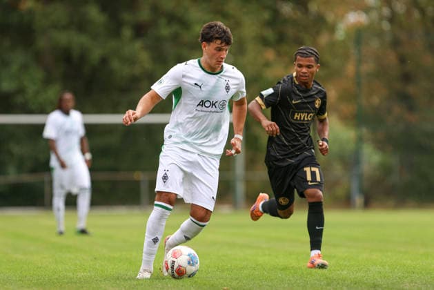 Filip Zahalka of Borussia Mönchengladbach in action, on the ball, making a solo play during the U-19 Bundesliga match between SV Elversberg and Borussia Mönchengladbach at Jungenwald on September 13, 2026, in Püttlingen, Germany. Photo by Oliver Kaelke, DeFodi Images. Filip Zahalka of Borussia Mönchengladbach controls the ball during the Under-19 Bundesliga match between SV Elversberg and Borussia Mönchengladbach at am Jungenwald on September 13, 2026, in Puettlingen, Germany. Photo by Oliver Kaelke, DeFodi Images. DFB and DFL regulations prohibit any use of photographs as image sequences and or quasi-video. Photo by Oliver Kaelke, DeFodi Images