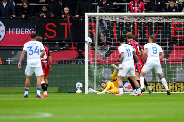 Eredivisie: Excelsior Rotterdam v FC Utrecht Rotterdam - Goalkeeper Stijn van Gassel of Excelsior Rotterdam makes a save during the sixth competition round of the 2026 2027 Eredivisie season. The match is set between Excelsior Rotterdam and FC Utrecht at Stadion Woudestein on 13 September 2026 in Rotterdam, Netherlands. (Hero Images Nick Koole) Copyright: xNickxKoolex