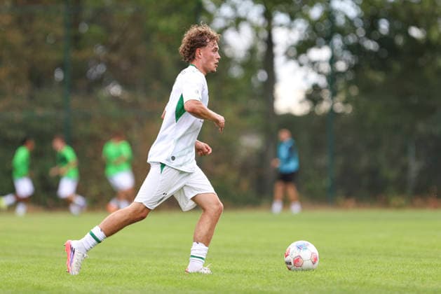 Mika Van Lipzig of Borussia Mönchengladbach in action, on the ball, making a solo run during the A-Junior Bundesliga match between SV Elversberg and Borussia Mönchengladbach at Jungenwald on September 13, 2026, in Püttlingen, Germany. Photo by Oliver Kaelke, DeFodi Images. Mika Van Lipzig of Borussia Mönchengladbach controls the ball during the Under-19 Bundesliga match between SV Elversberg and Borussia Mönchengladbach at am Jungenwald on September 13, 2026 in Puettlingen, Germany. Photo by Oliver Kaelke, DeFodi Images. DFB and DFL regulations prohibit any use of photographs as image sequences and or quasi-video. Photo by Oliver Kaelke, DeFodi Images.