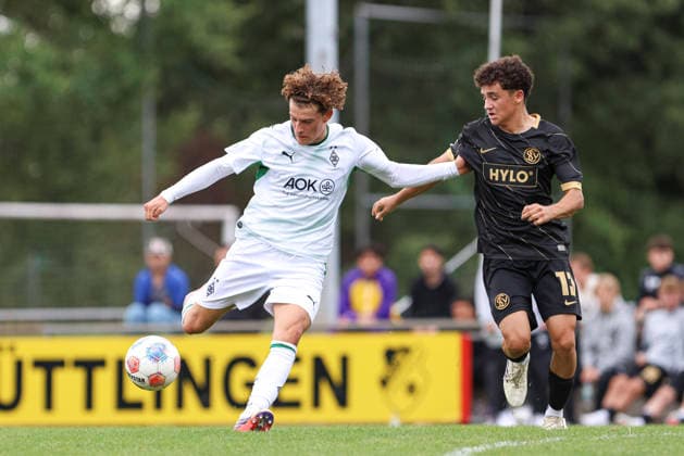 Simon Neugebauer of Borussia Mönchengladbach and Kaan Demirok of SV Elversberg battle for the ball during the Under-19 Bundesliga match between SV Elversberg and Borussia Mönchengladbach at Jungenwald on September 13, 2026, in Püttlingen, Germany. Photo by Oliver Kaelke, DeFodi Images. Simon Neugebauer of Borussia Mönchengladbach and Kaan Demirok of SV Elversberg battle for the ball during the Under-19 Bundesliga match between SV Elversberg and Borussia Mönchengladbach at am Jungenwald on September 13, 2026 in Puettlingen, Germany. Photo by Oliver Kaelke, DeFodi Images. DFB and DFL regulations prohibit any use of photographs as image sequences and or quasi-video. Photo by Oliver Kaelke, DeFodi Images.