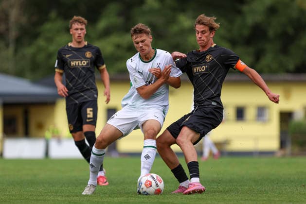 Samin Mujevic of Borussia Mönchengladbach and Emil Geisselmann of SV Elversberg battle for the ball during the U-19 Bundesliga match between SV Elversberg and Borussia Mönchengladbach at Jungenwald on September 13, 2026, in Püttlingen, Germany. Photo by Oliver Kaelke, DeFodi Images. Samin Mujevic of Borussia Mönchengladbach and Emil Geisselmann of SV Elversberg battle for the ball during the Under-19 Bundesliga match between SV Elversberg and Borussia Mönchengladbach at Jungenwald on September 13, 2026 in Puettlingen, Germany. Photo by Oliver Kaelke, DeFodi Images. DFB and DFL regulations prohibit any use of photographs as image sequences and or quasi-video. Photo by Oliver Kaelke, DeFodi Images.